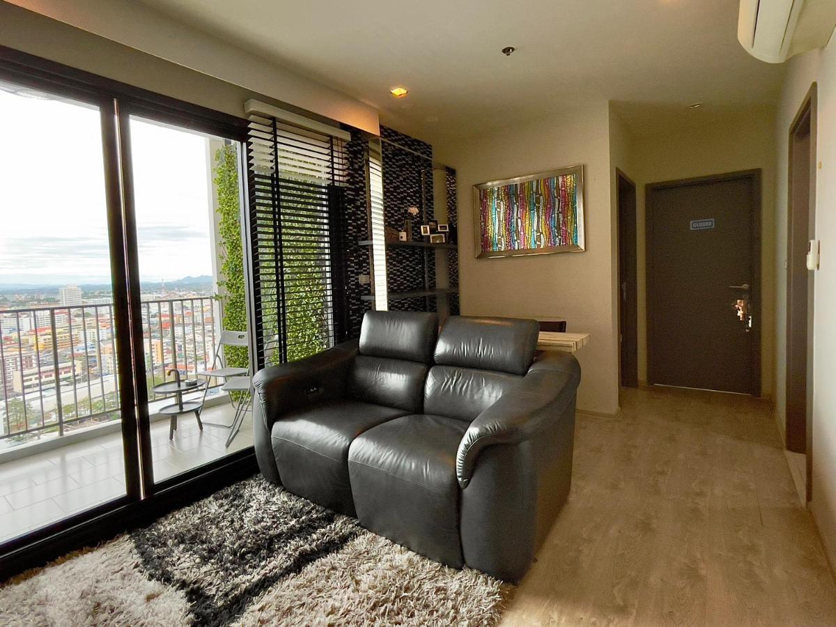 The Base Deluxe Kingsize Apartment Патая Екстериор снимка