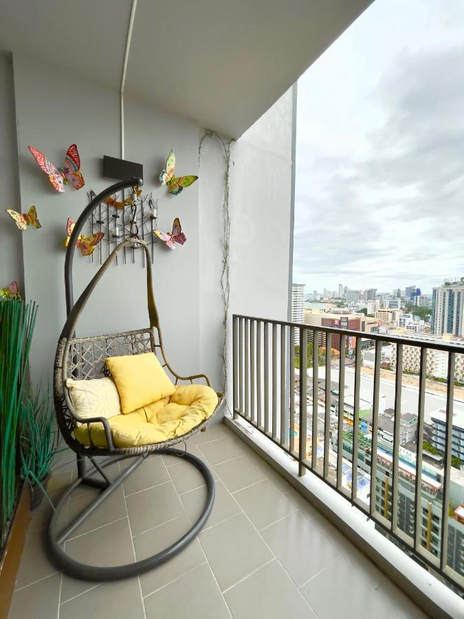 The Base Deluxe Kingsize Apartment Патая Екстериор снимка