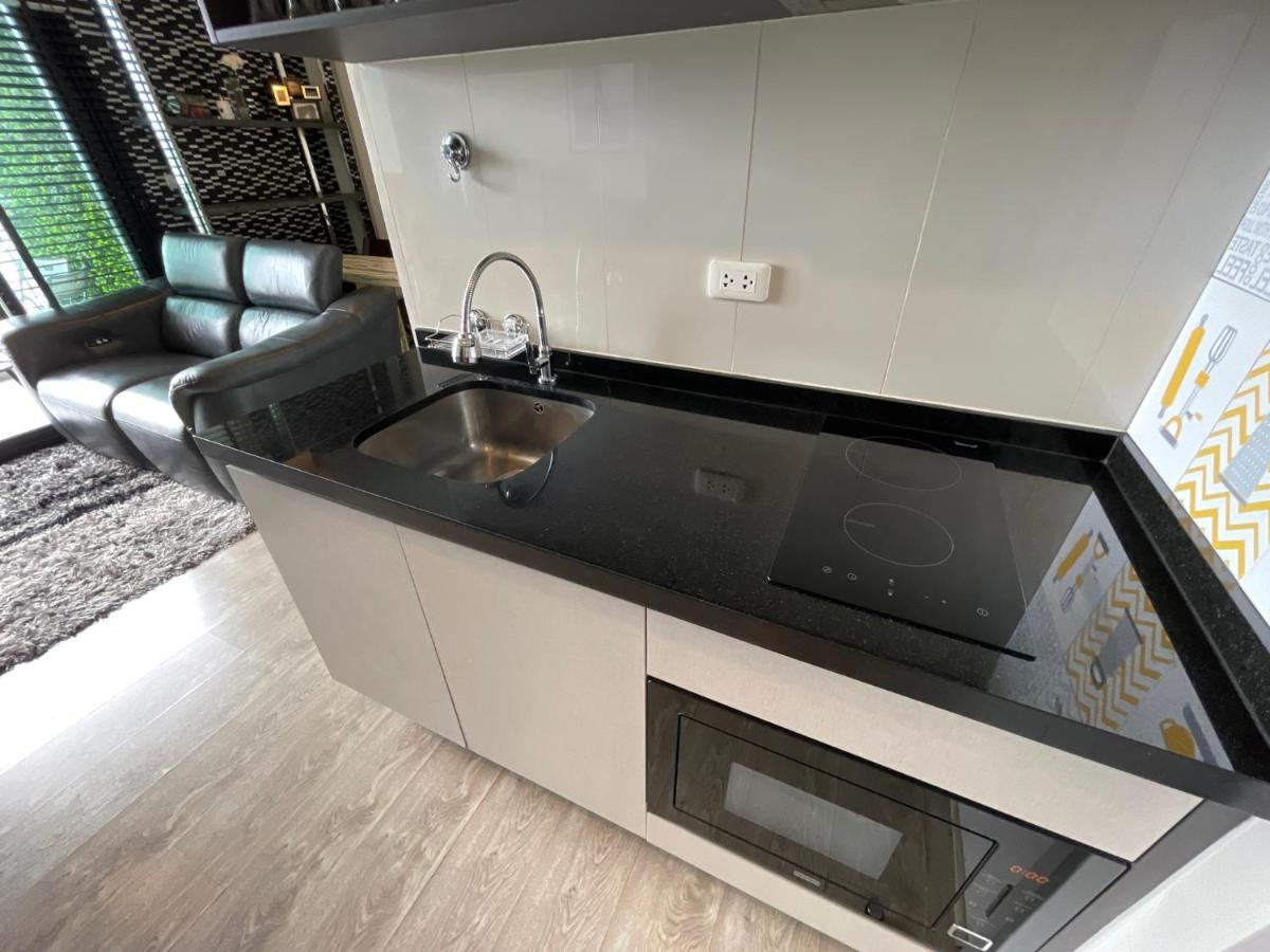 The Base Deluxe Kingsize Apartment Патая Екстериор снимка