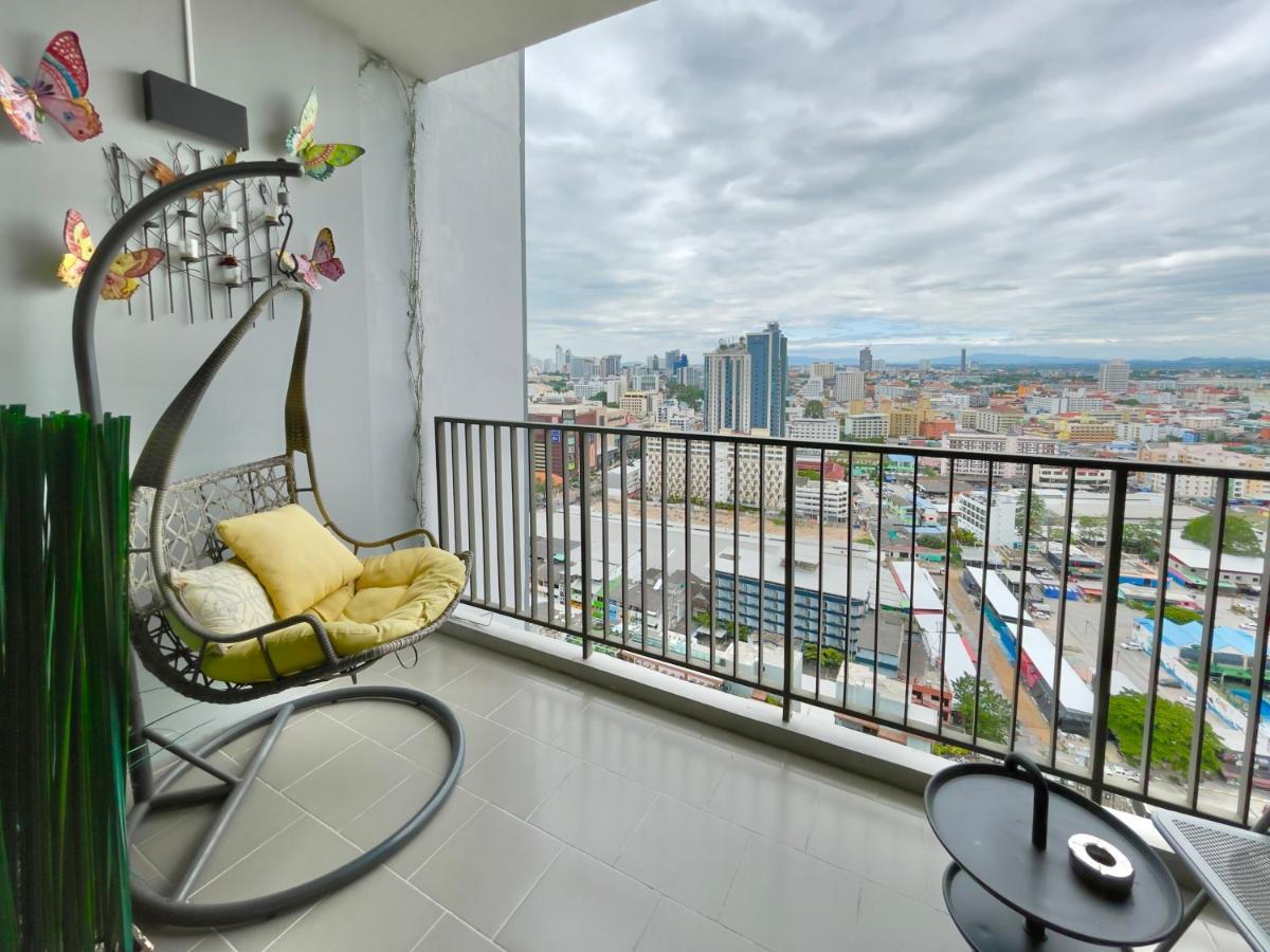 The Base Deluxe Kingsize Apartment Патая Екстериор снимка